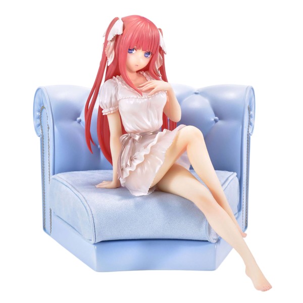 The Quintessential Quintuplets Figur Nino Nakano mit Sofa frontal