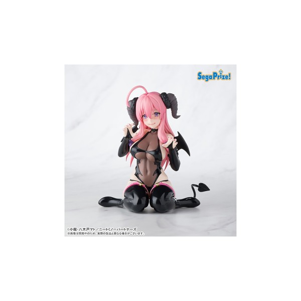Shizuri Ideura in schwarzem Cosplay Frontal