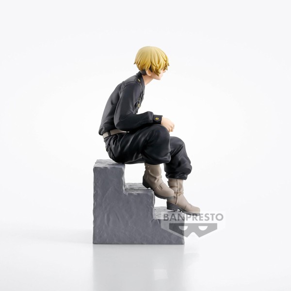 Tokyo Revengers Figur Chifuyu Matsuno sitzend rechts
