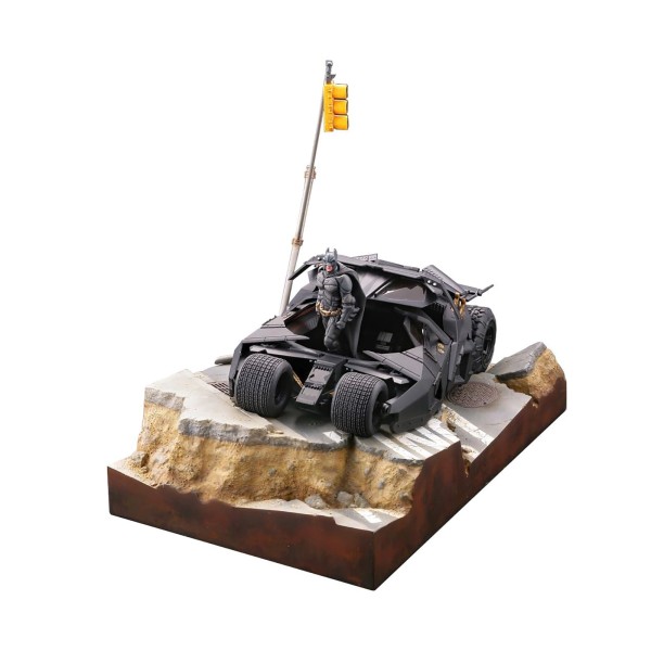 Batman Begins Figur Tumbler-Diorama frontal