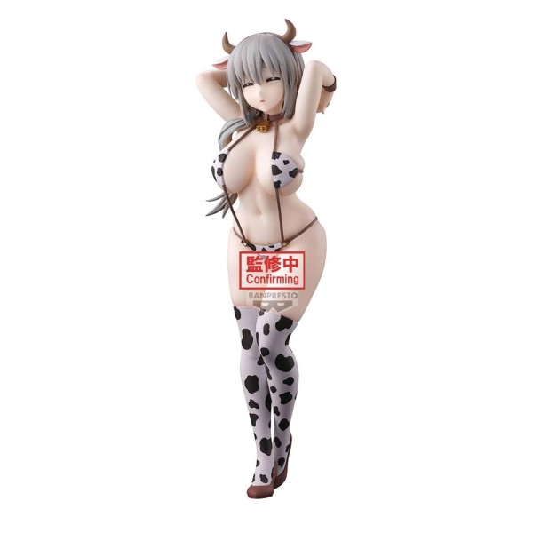 Uzaki-chan Wants to Hang Out! Figur Tsuki Uzaki im Kuhmusterbadeanzug frontal links
